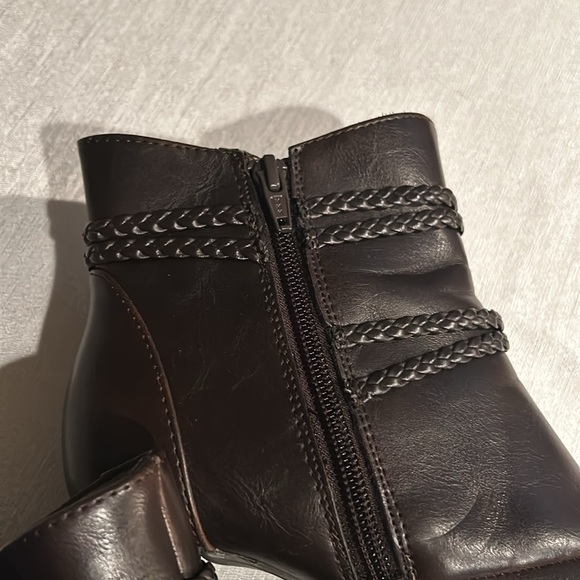 Life Stride ‘Yohanna’ Deep Dark Brown Ankle Booties Braided Trim Size 6.5 New - Picture 4 of 15